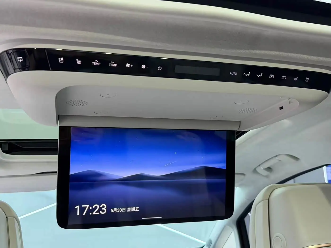 Buick GL8 New Energy 2025 — Photo 15/17