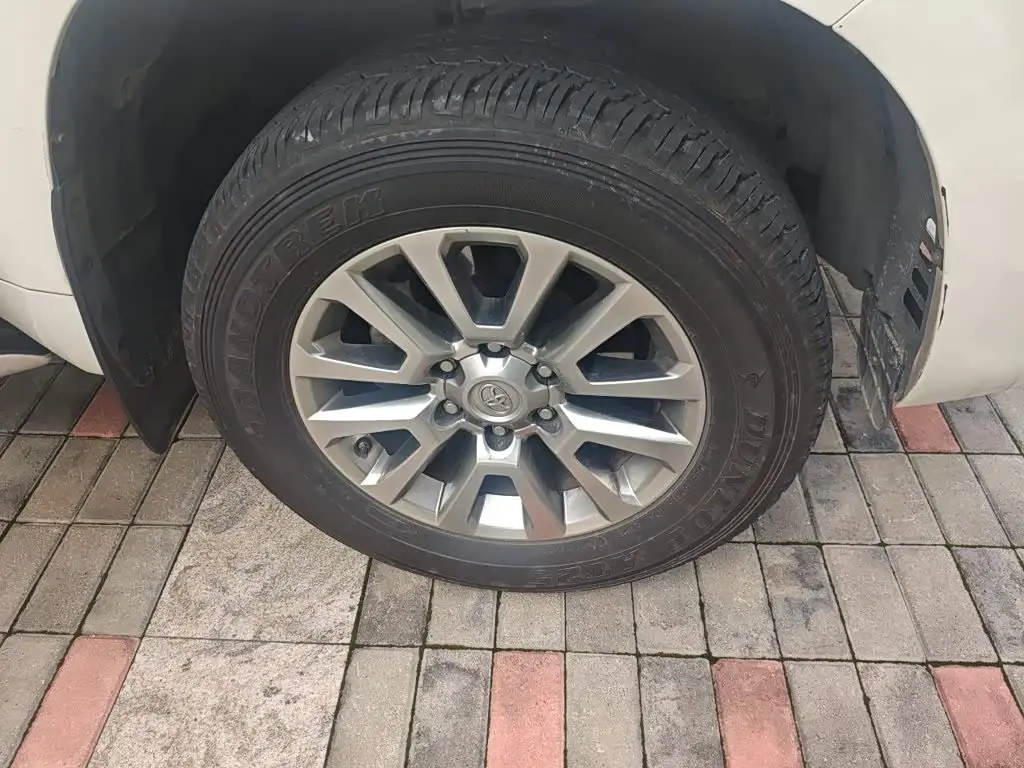 Toyota Prado 2018 — Photo 8/20