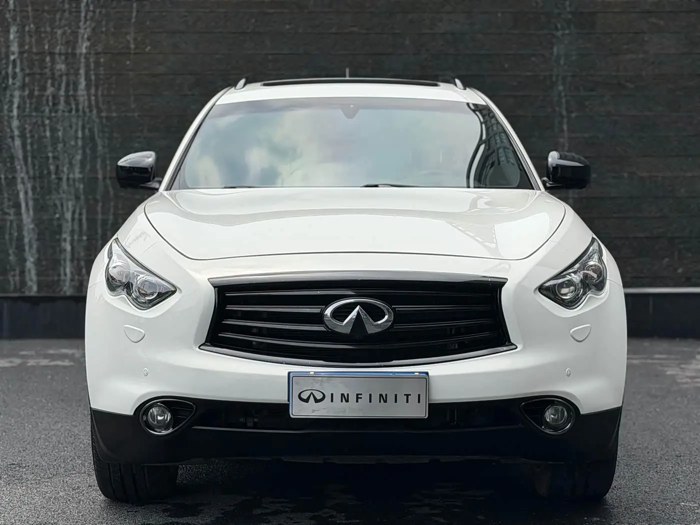 Infiniti QX70 2017 — Photo 2/10