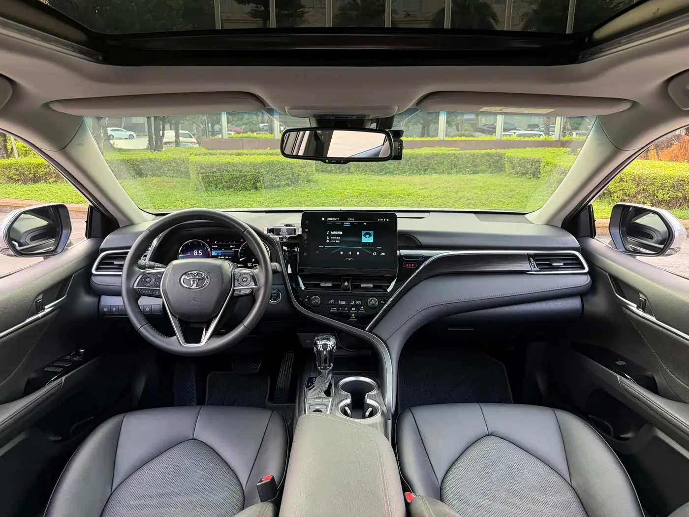 Toyota Camry 2021 — Photo 15/20