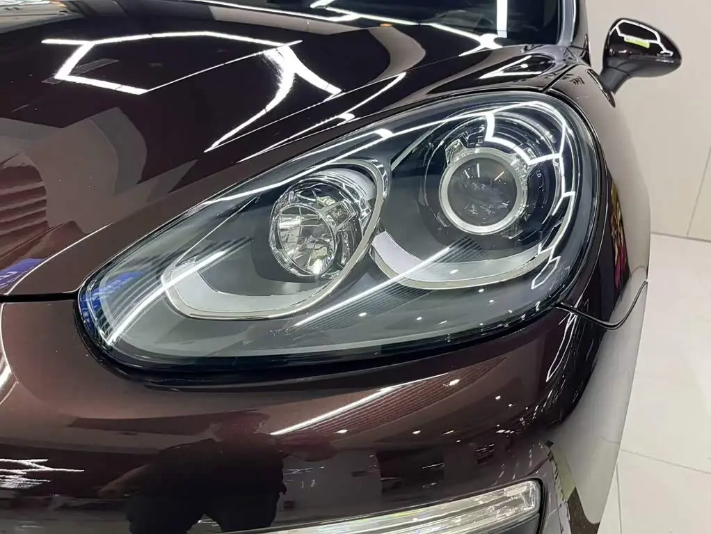 Porsche Cayenne 2017 — Şəkil 14/16