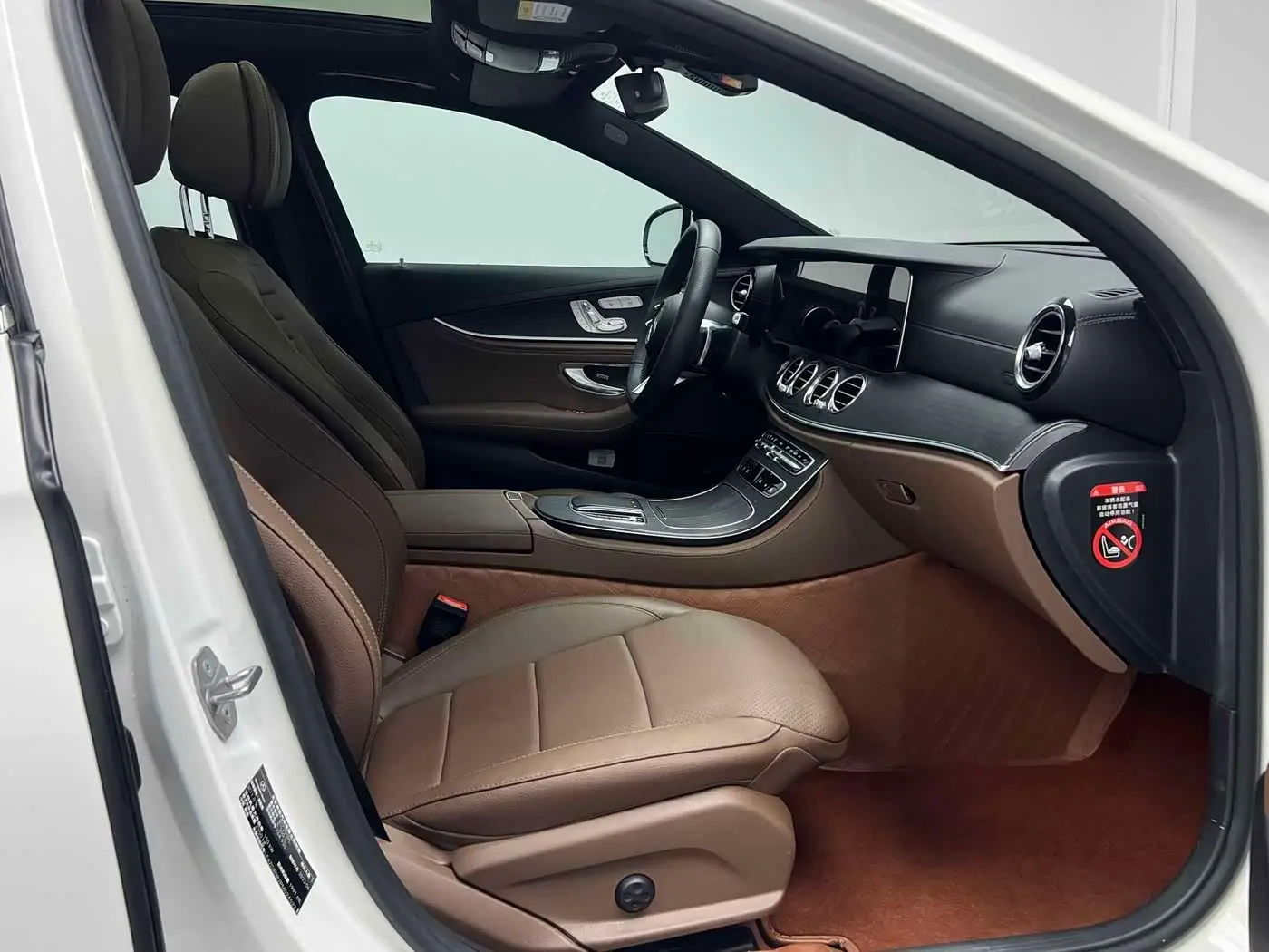 Mercedes-Benz E-Class 2022 — Фото 14/14