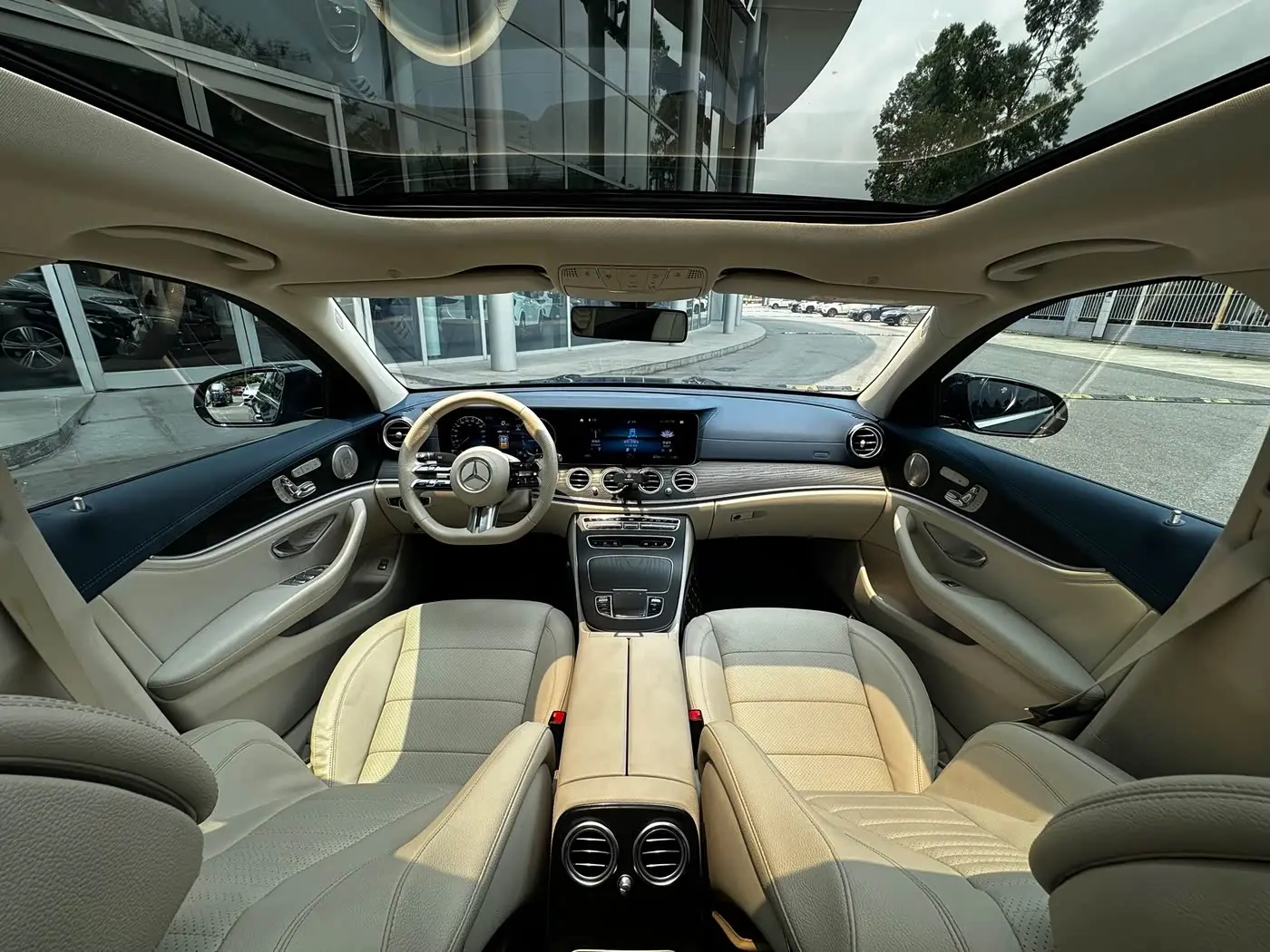 Mercedes-Benz E-Class 2023 — Photo 3/14