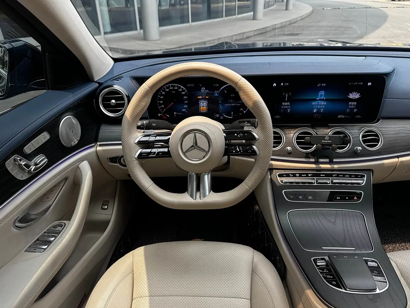 Mercedes-Benz E-Class 2023 — Photo 5/14