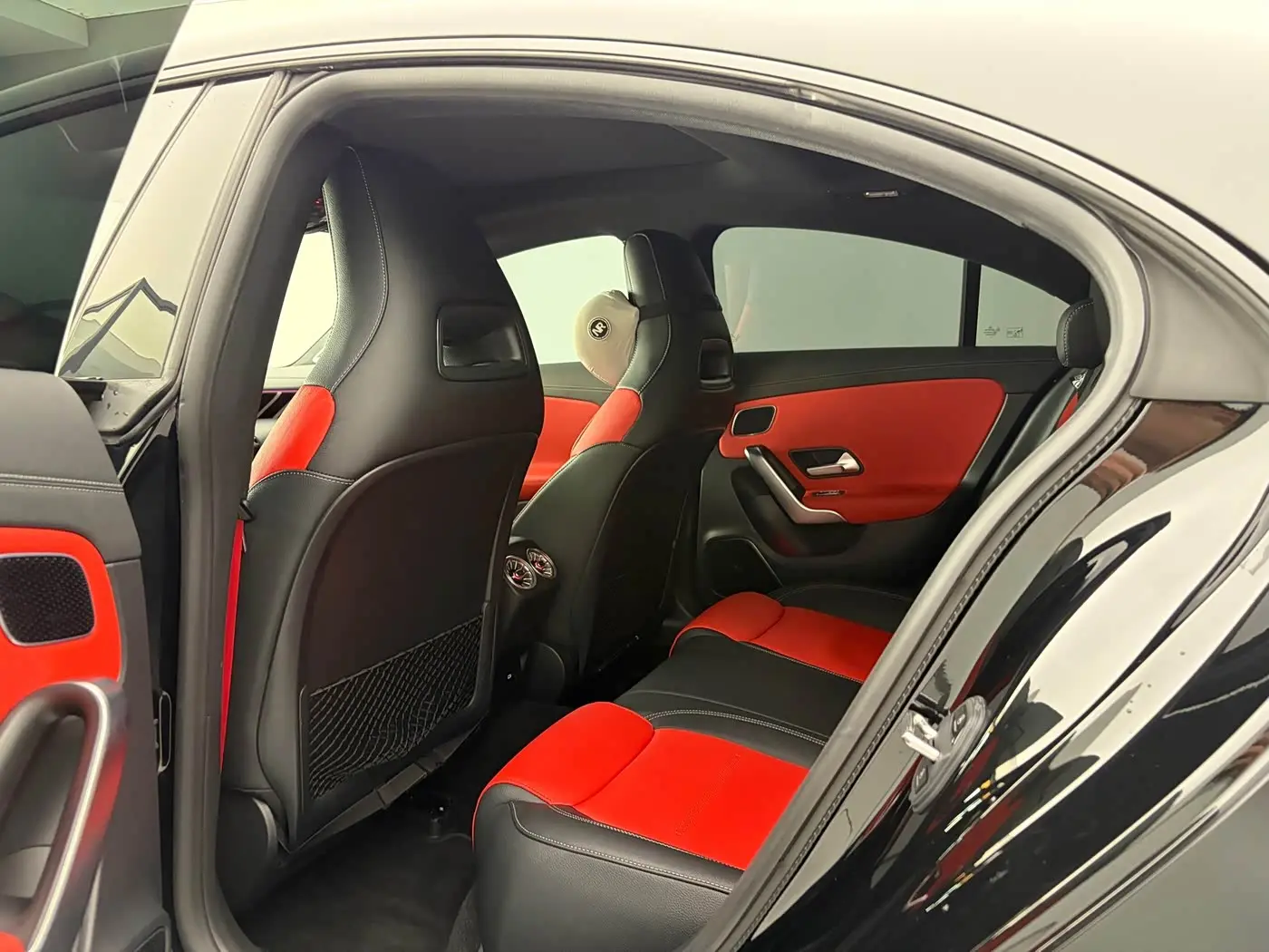Mercedes-Benz CLA AMG 2024 — Фото 5/14
