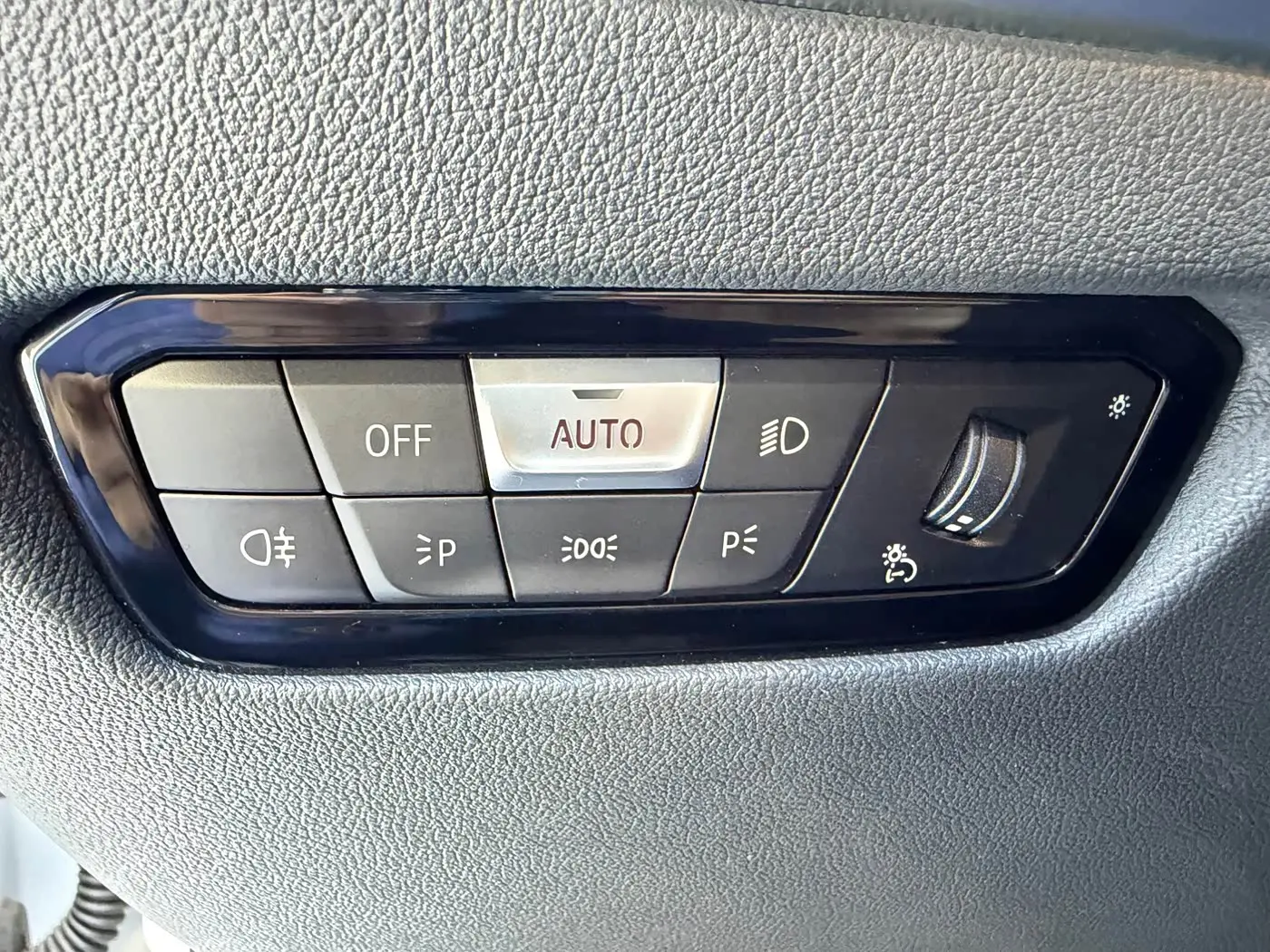 BMW 3 Series 2023 — Photo 11/20