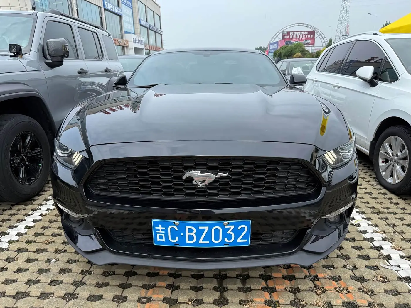 Ford Mustang 2017 — ფოტო 2/9