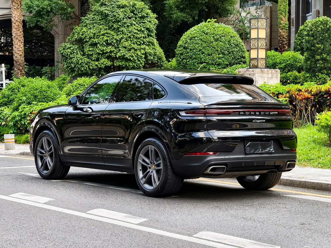 Porsche Cayenne 2023 — Photo 6/20