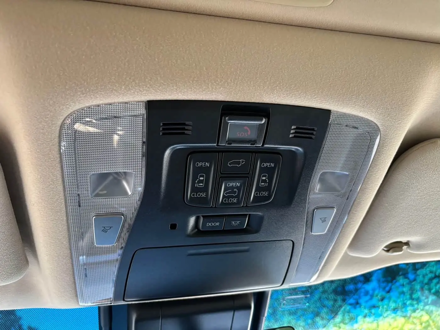 Toyota Vellfire 2023 — Фото 17/20