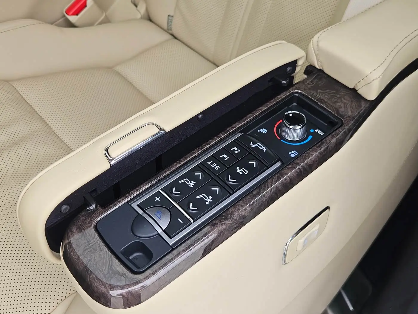 Toyota Vellfire 2022 — Фото 19/20