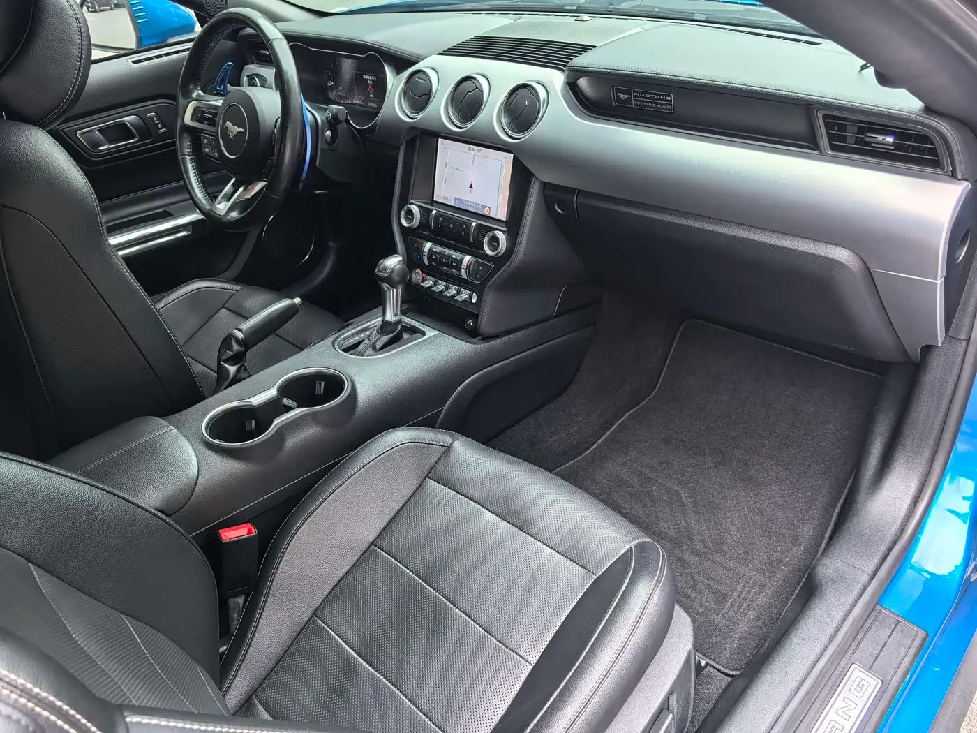 Ford Mustang 2022 — Photo 12/20