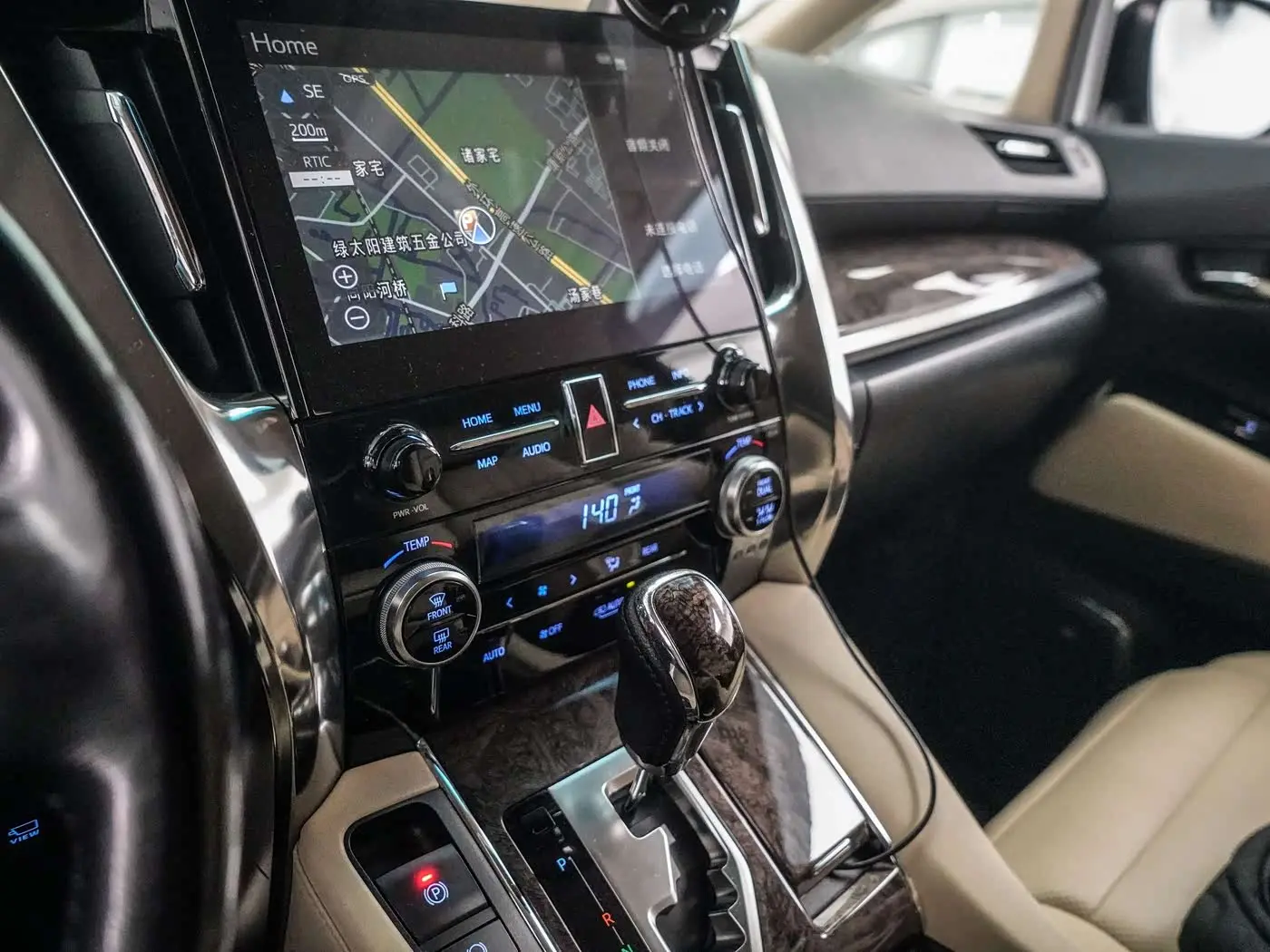 Toyota Vellfire 2021 — Photo 8/16