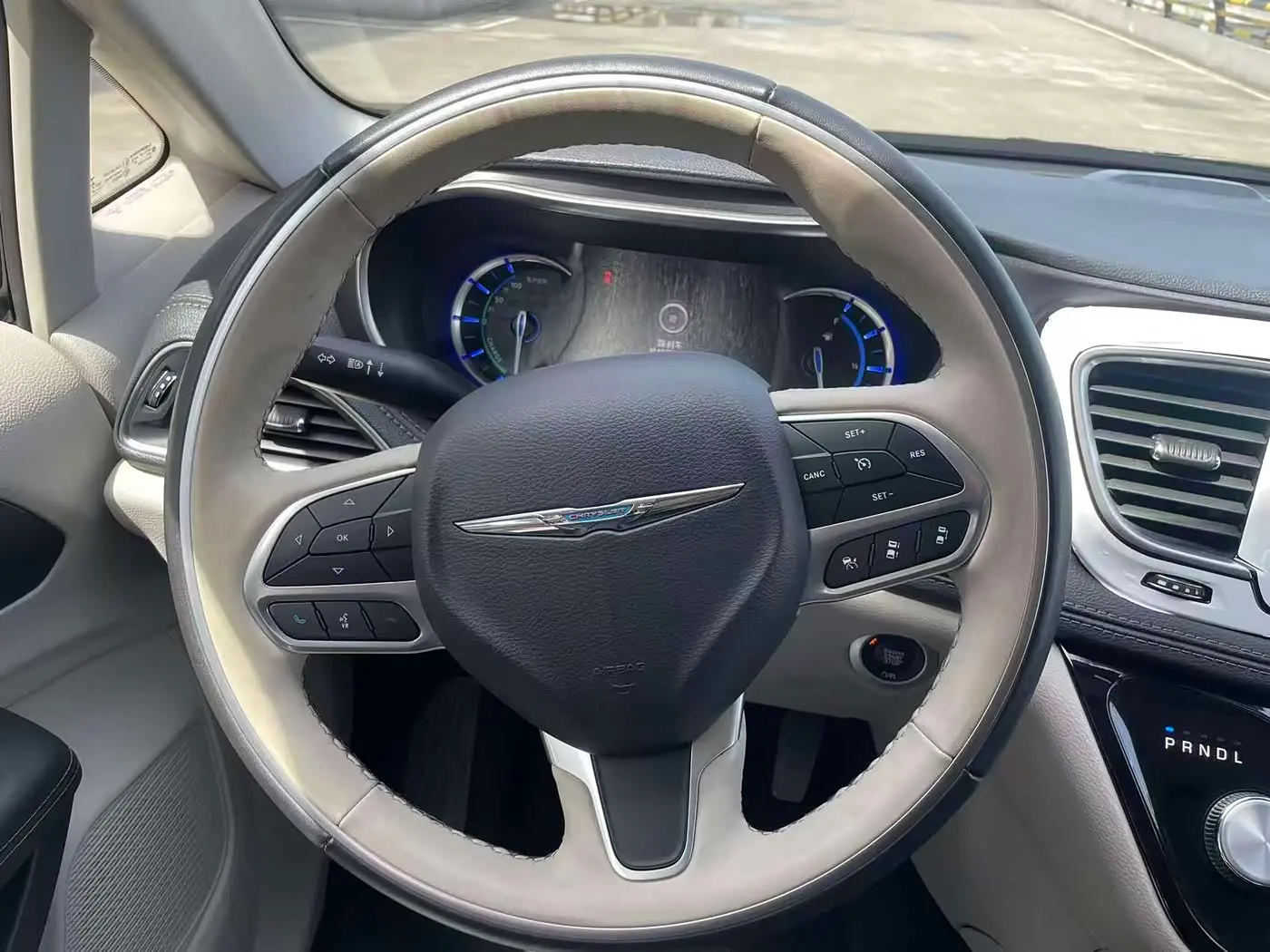 Chrysler Grand Caravan PHEV 2025 — Şəkil 15/20