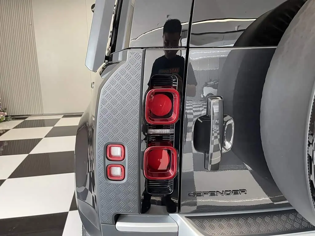 Land Rover Defender 2024 — Фото 10/20