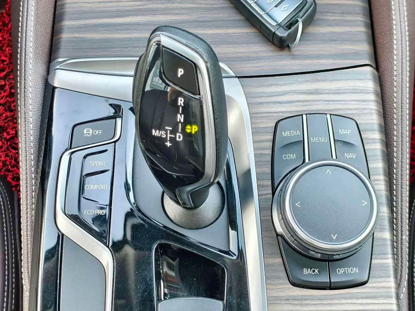 BMW 5 Series 2018 — Фото 12/20