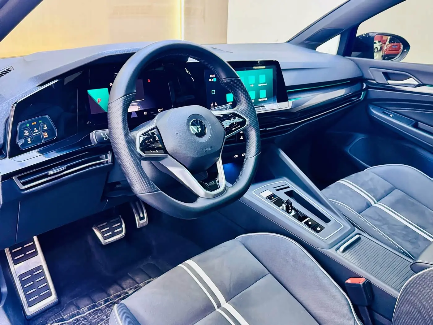 Volkswagen Golf 2021 — Photo 6/16