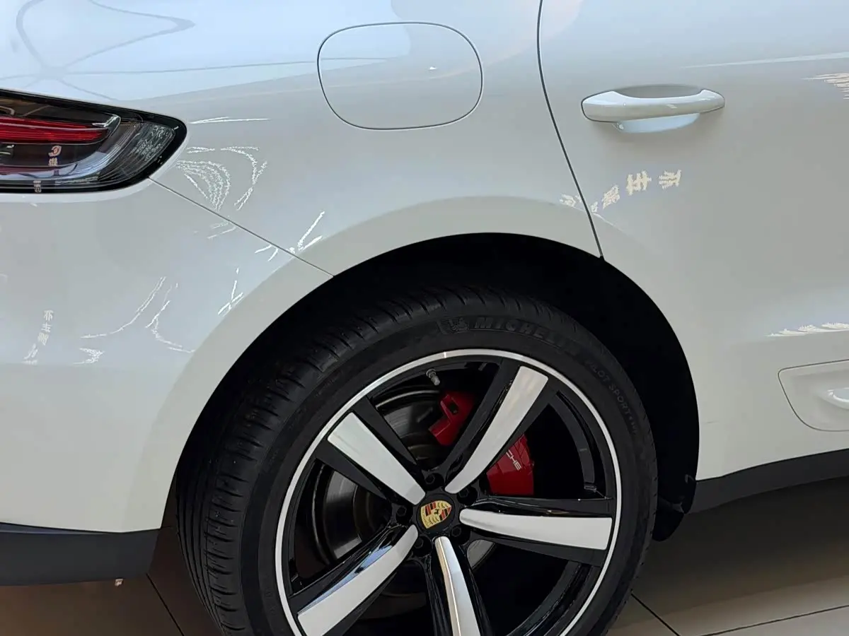 Porsche Macan 2023 — Photo 10/17