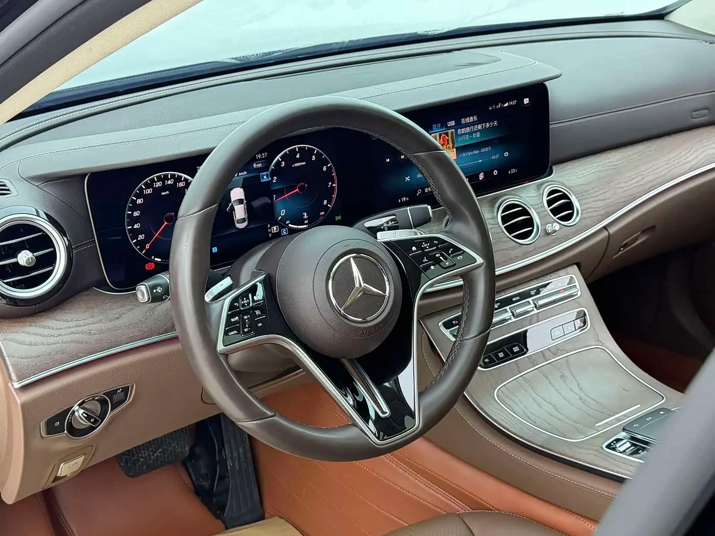Mercedes-Benz E-Class 2023 — Photo 5/20