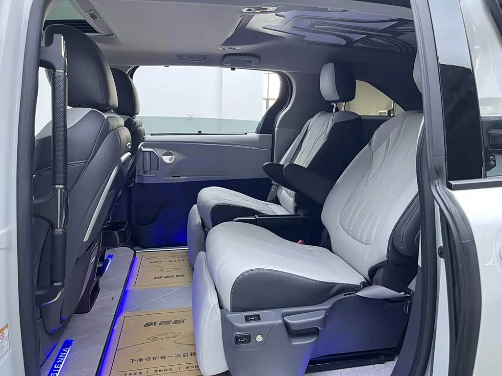 Toyota Sienna 2025 — Photo 15/20