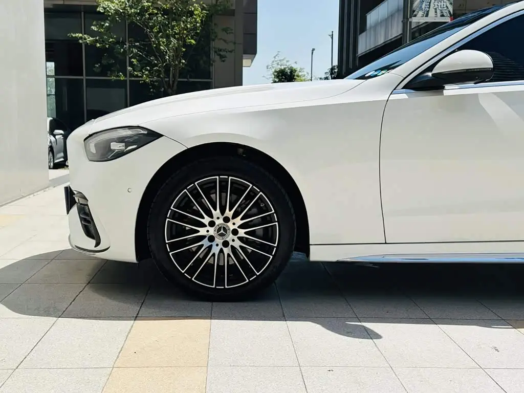 Mercedes-Benz C-Class 2025 — Photo 20/20