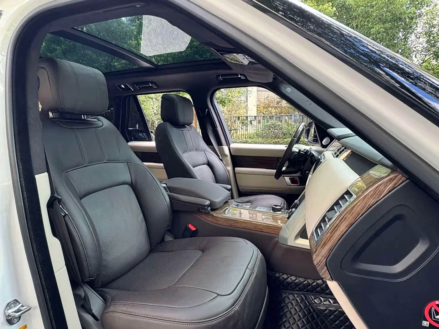 Land Rover Range Rover 2019 — Фото 18/20