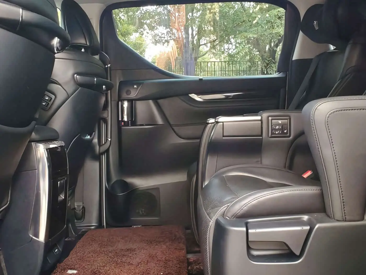 Toyota Vellfire 2021 — Photo 13/16