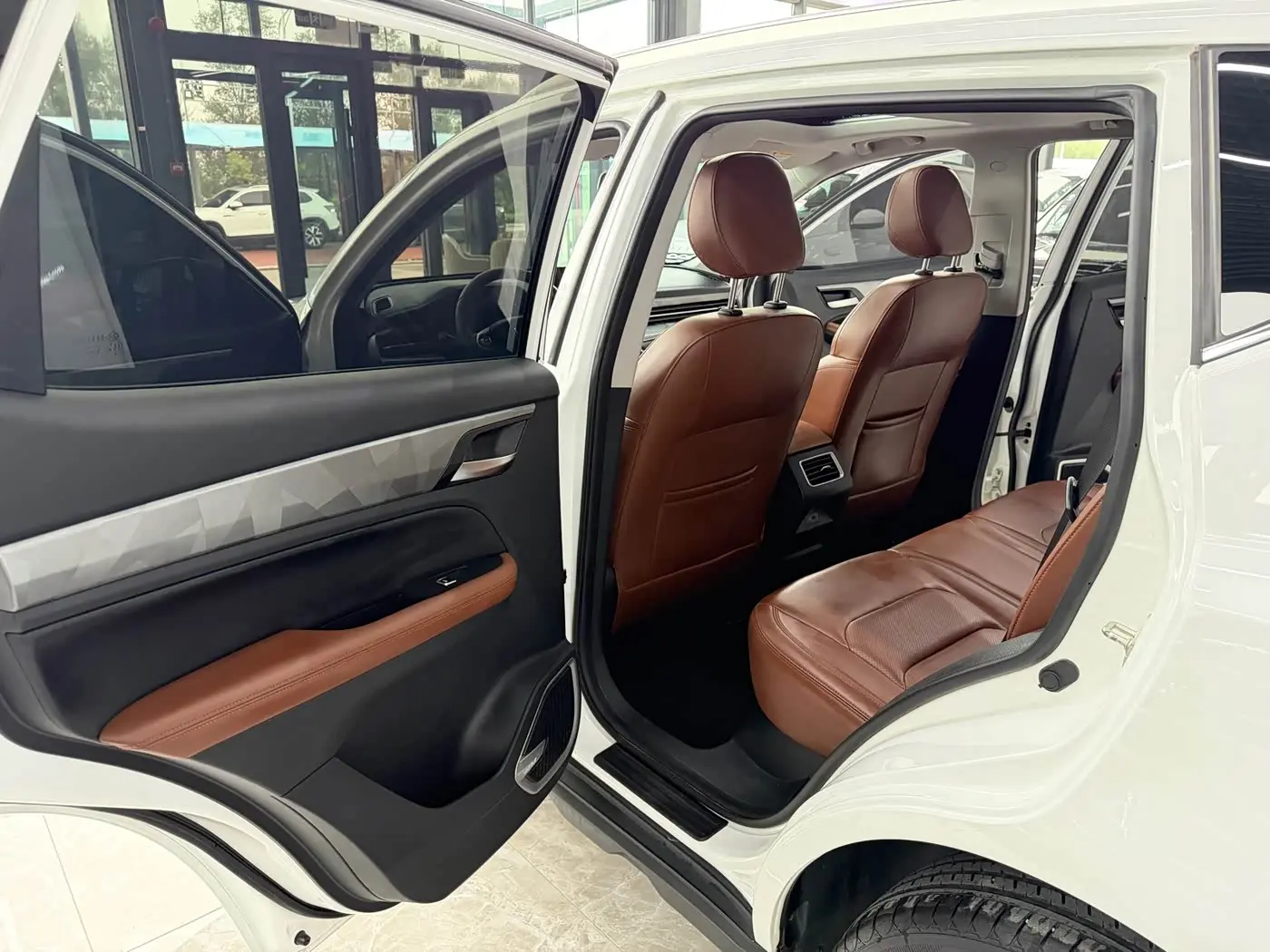 Geely Emgrand X6 2023 — Photo 15/20