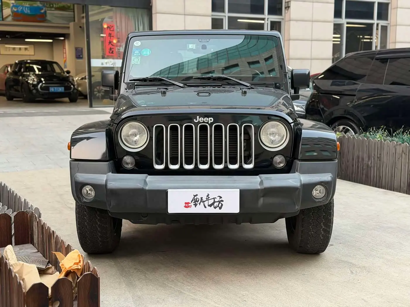 Jeep Wrangler 2017 — Фото 2/16