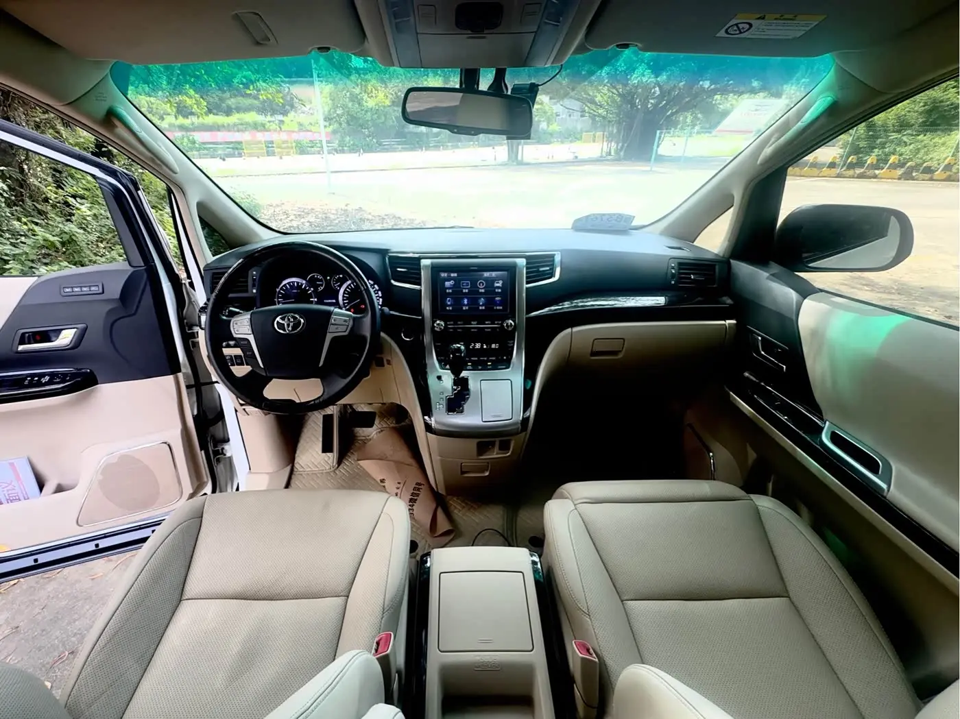 Toyota Alphard 2015 — Photo 15/20