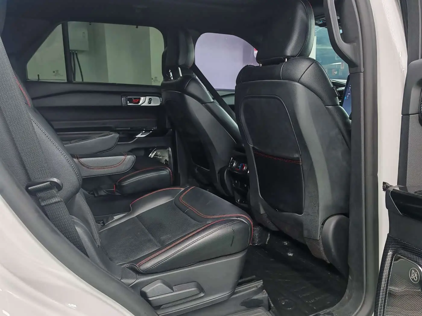 Ford Explorer 2021 — Photo 11/20