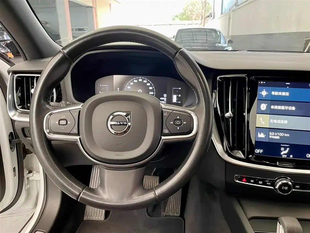 Volvo S60 2022 — Фото 12/17