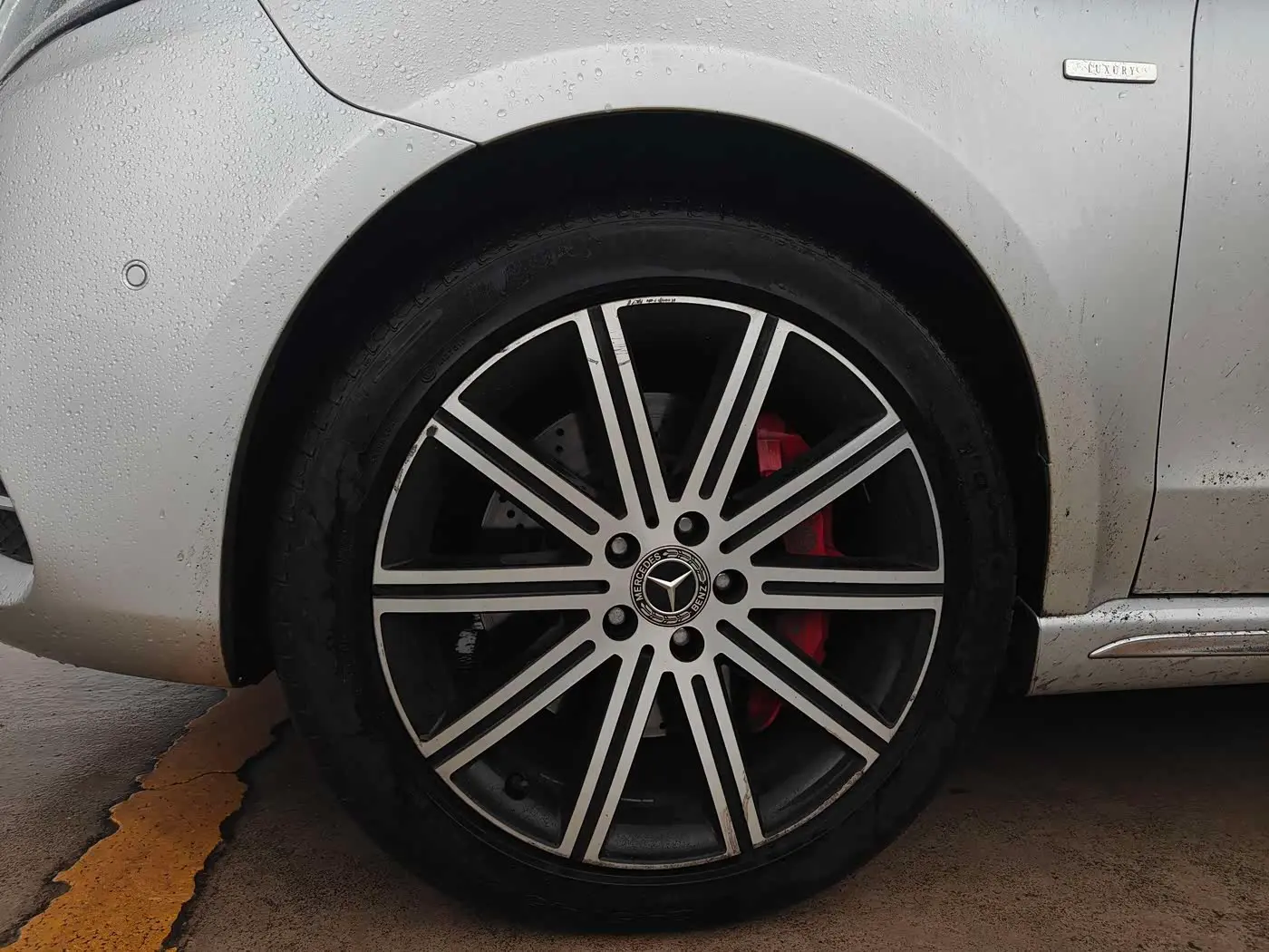 Mercedes-Benz V-Class 2023 — Photo 7/20