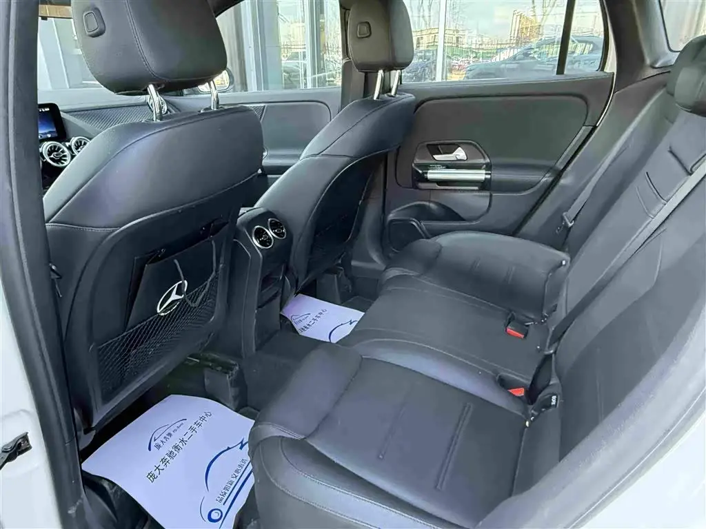 Mercedes-Benz GLA 2024 — Фото 12/18