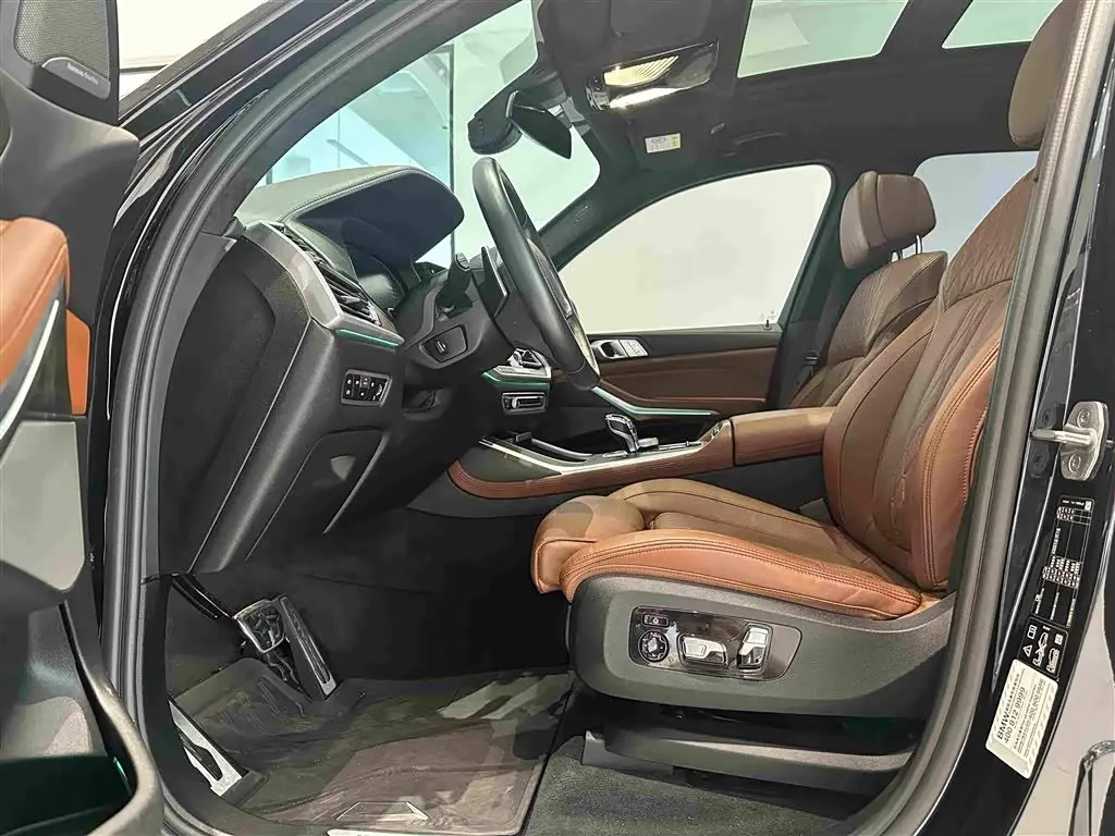BMW X7 2021 — Photo 8/16