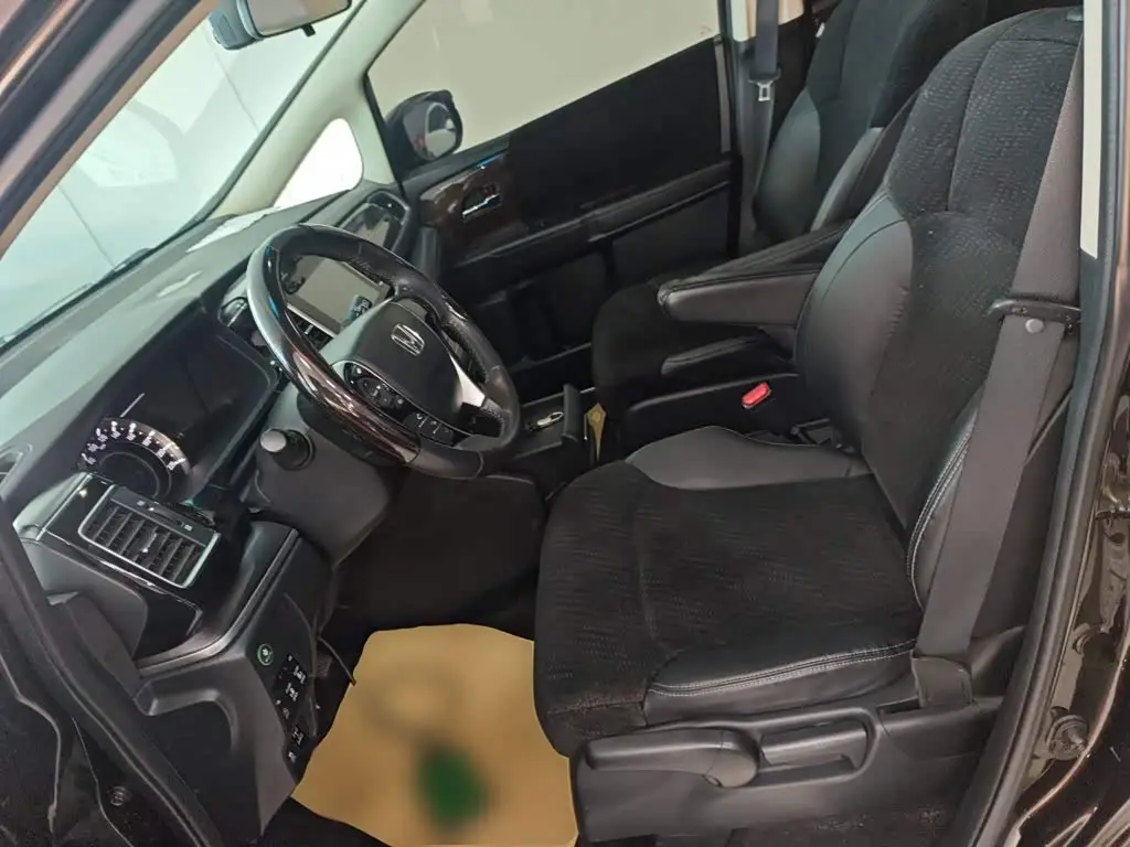 Honda Elysion 2017 — Photo 7/20