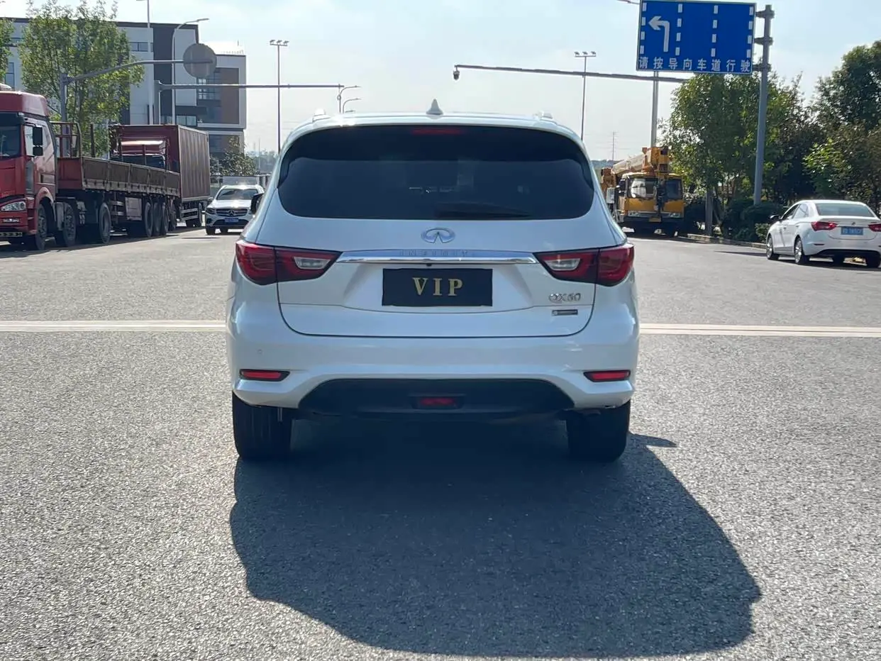 Infiniti QX60 2018 — Photo 7/20