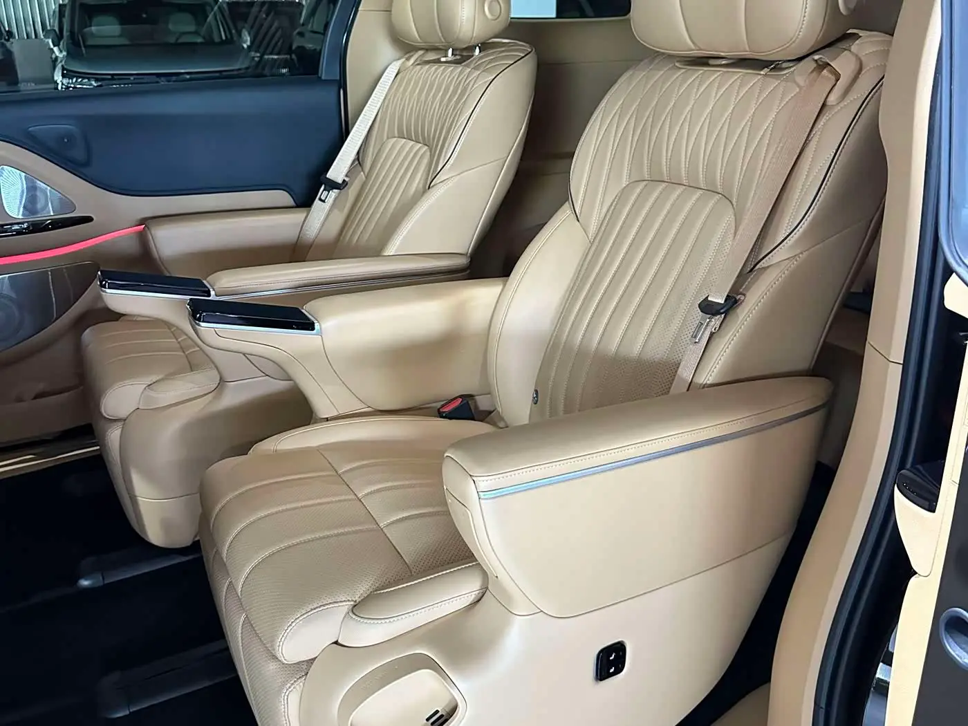 Voyah Auto Voyah Dreamer 2024 — Photo 5/14