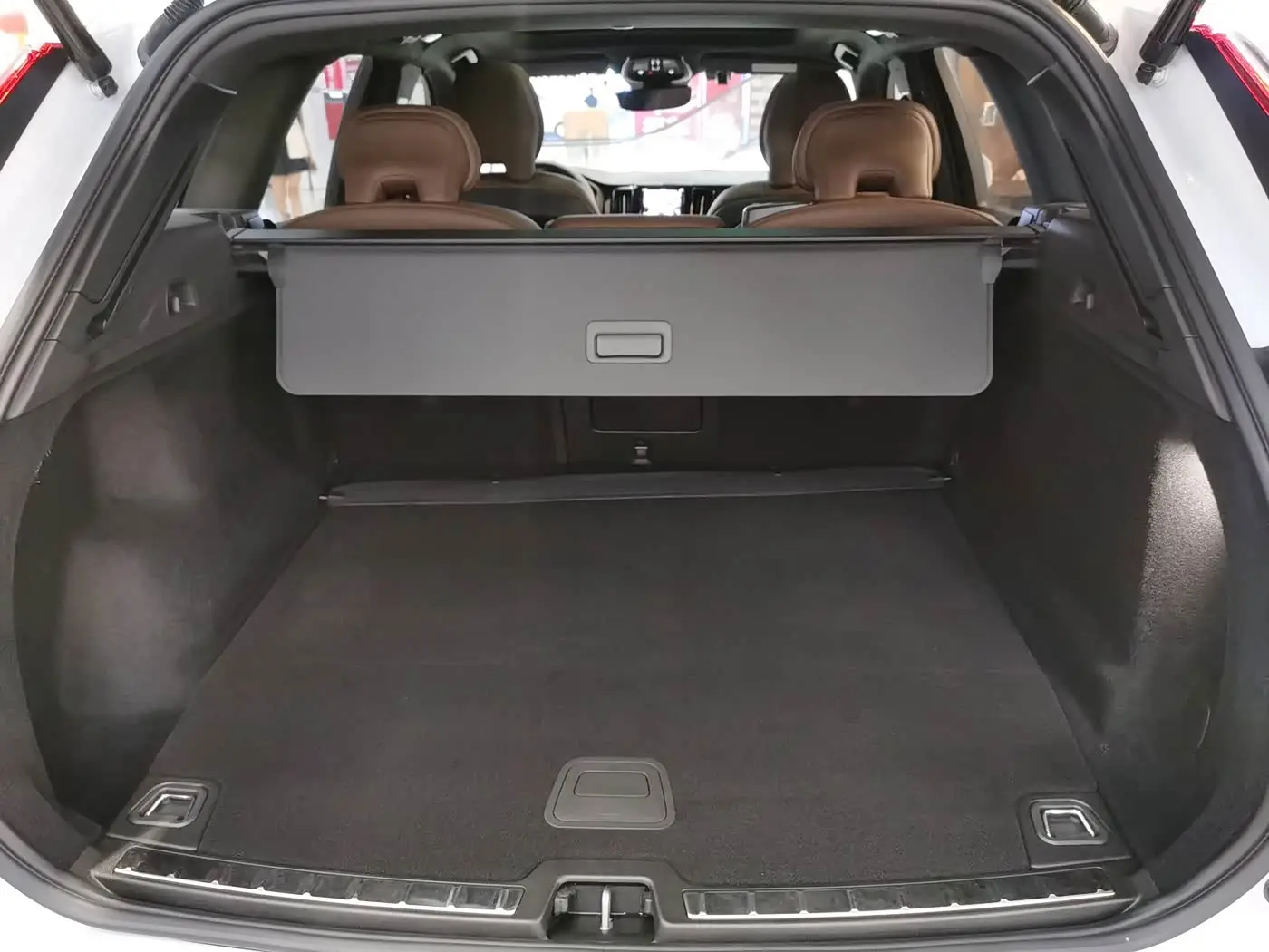 Volvo XC60 Plug-in Hybrid 2024 — Фото 14/17