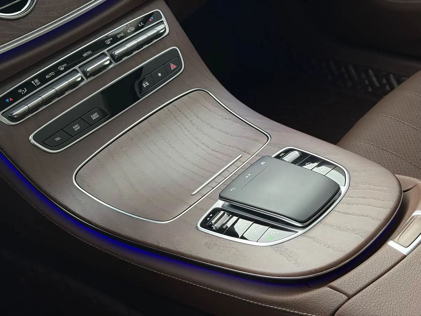 Mercedes-Benz E-Class 2021 — Фото 17/20