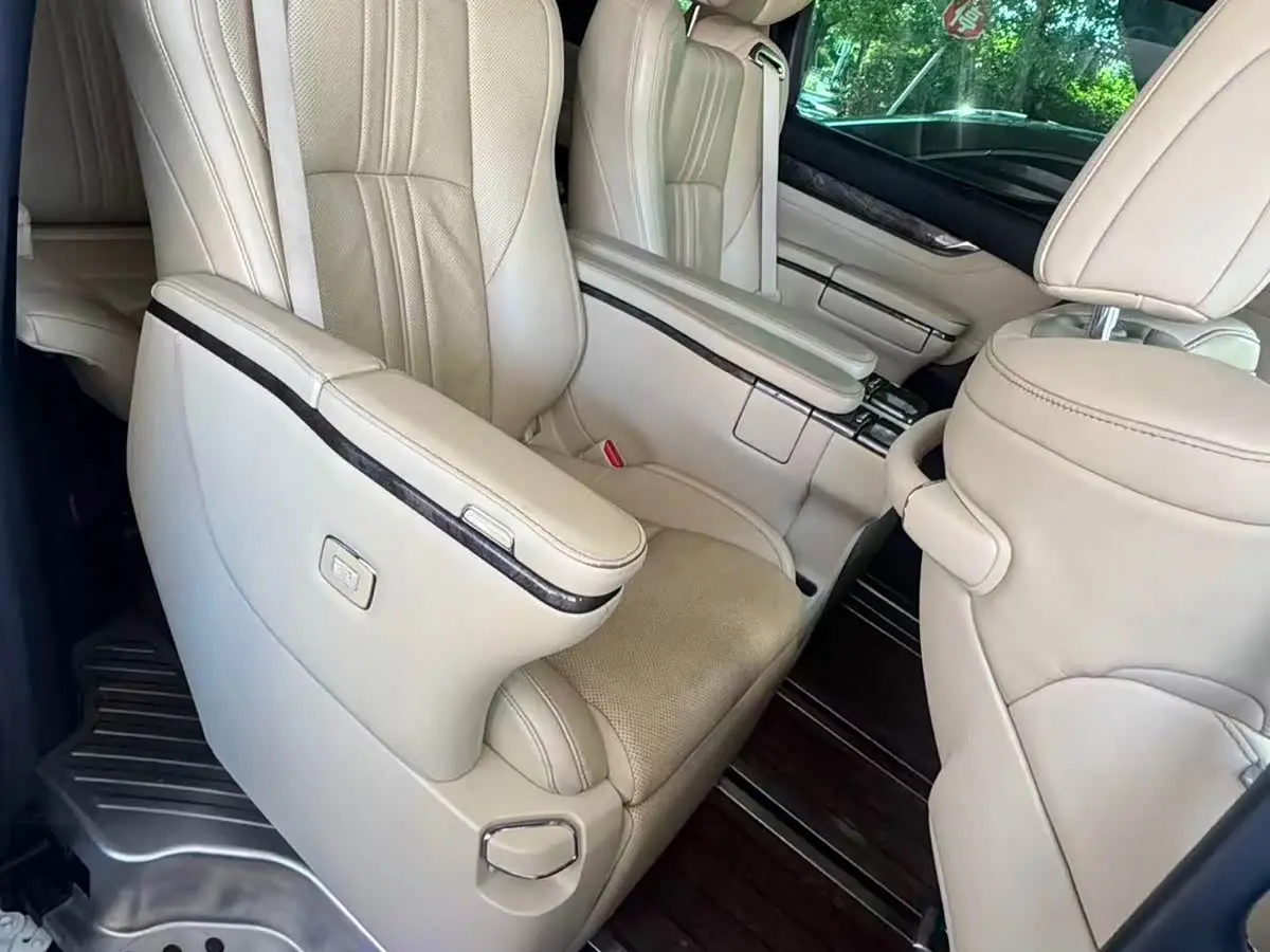 Toyota Alphard 2021 — Фото 4/5