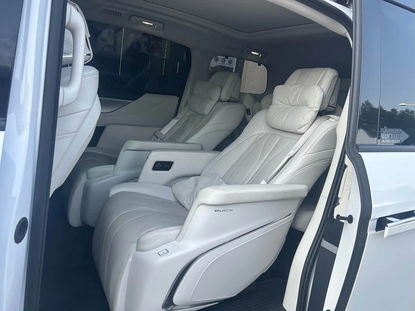 Buick GL8 New Energy 2024 — Photo 7/15
