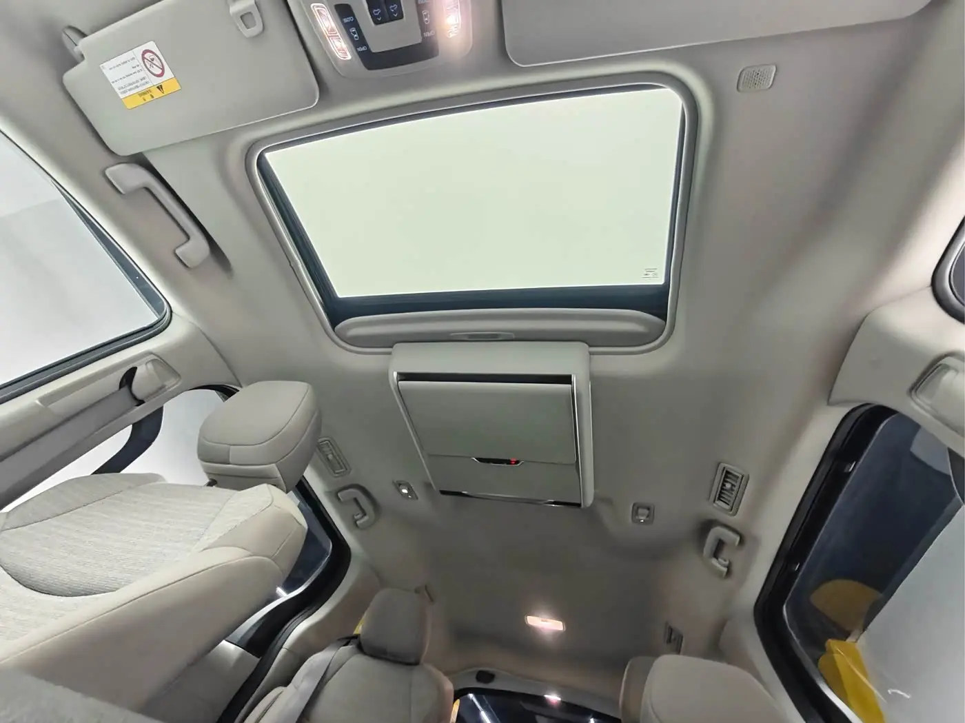 Toyota Sienna 2022 — ფოტო 12/17