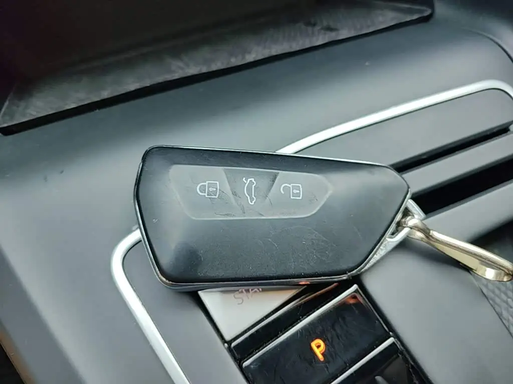 Volkswagen Golf 2024 — Photo 17/20