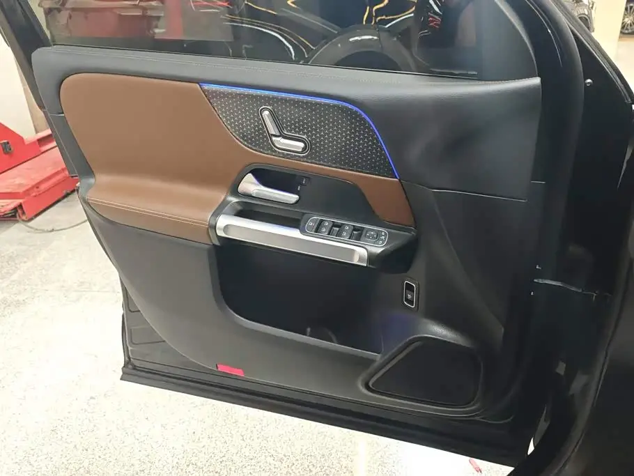 Mercedes-Benz GLB 2025 — Photo 7/16