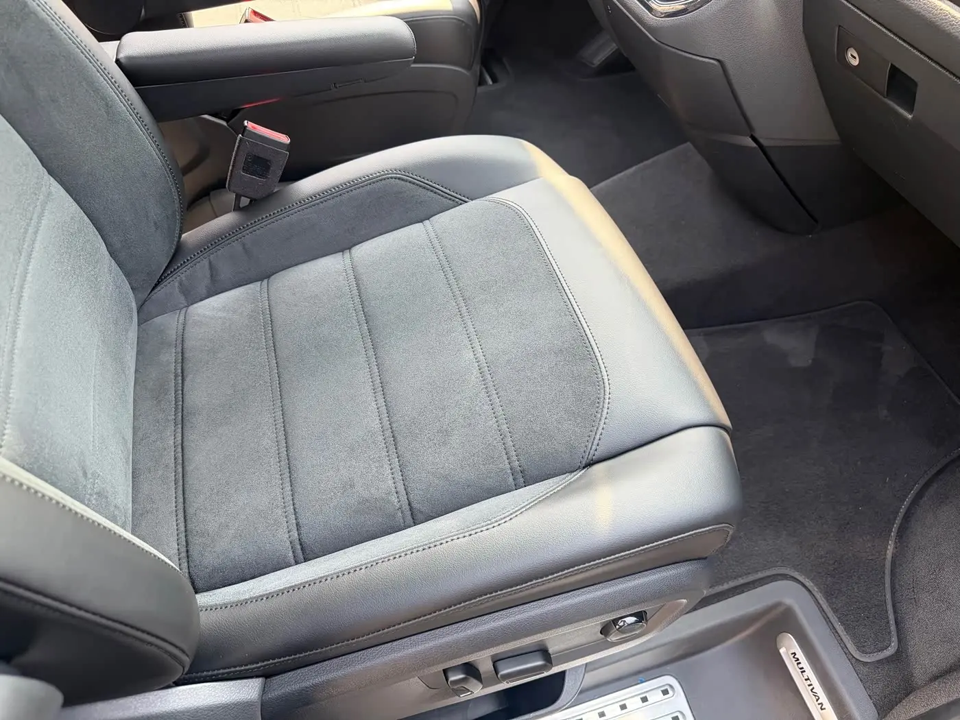 Volkswagen Multivan 2017 — Photo 16/20