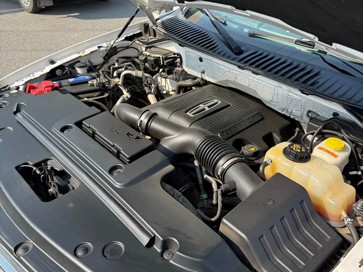 Lincoln Navigator 2019 — Photo 12/18