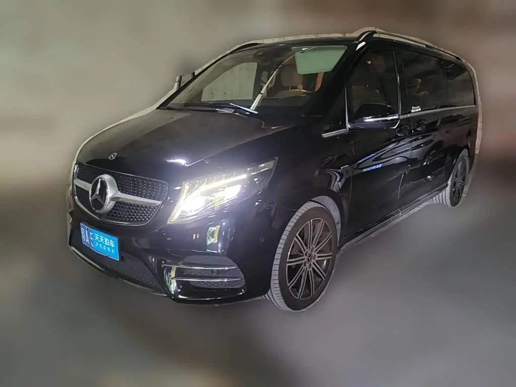 Mercedes-Benz V-Class 2024 — Photo 1/13