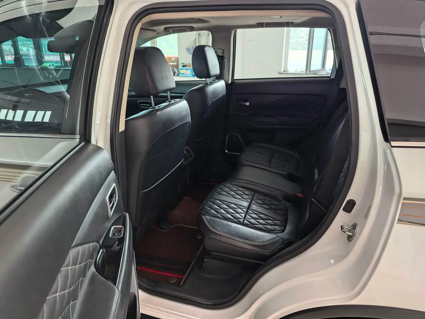 Mitsubishi Outlander 2021 — Photo 8/11