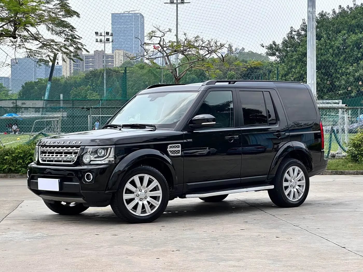 Land Rover Discovery 2015 — Şəkil 1/20