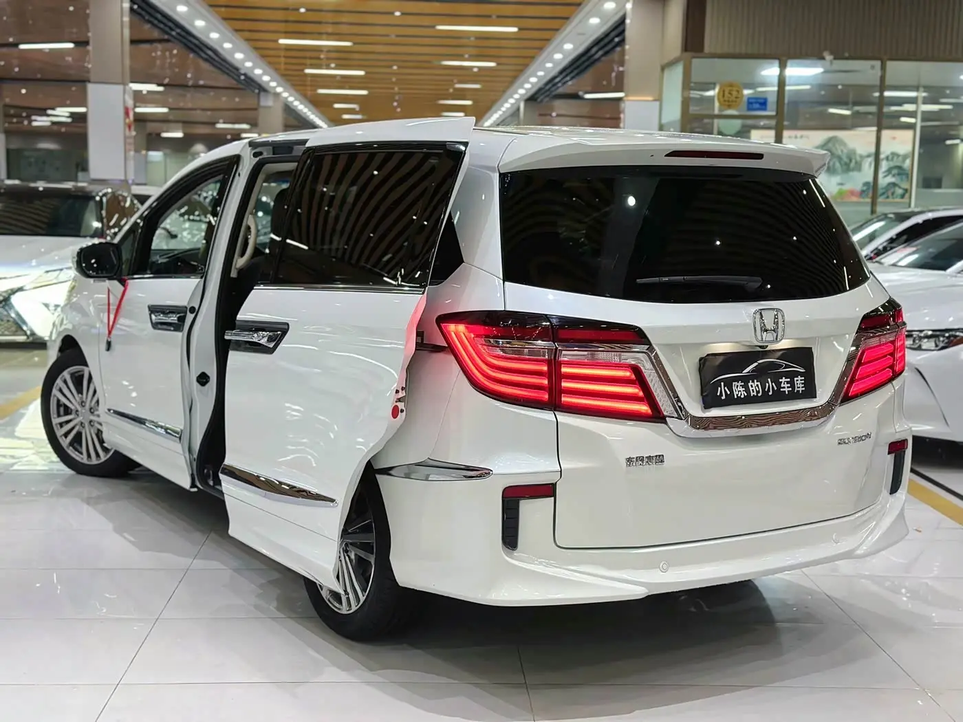 Honda Elysion 2017 — Фото 10/11